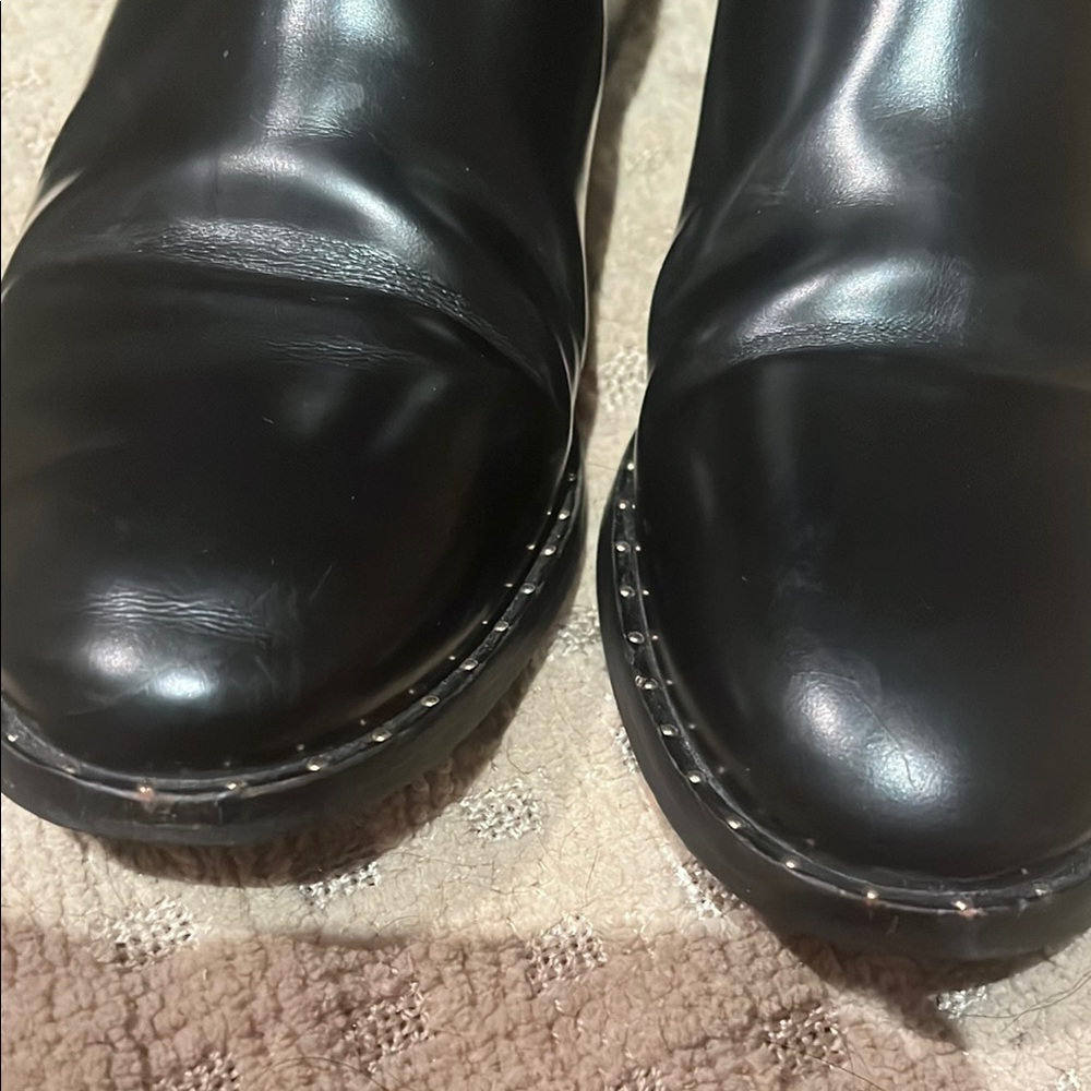 Sezane Black Chelsea Ankle Boots with Elastic Panels - Picture 2 of 7